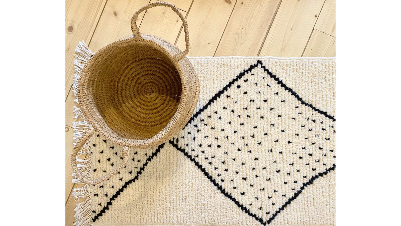 panier de rangement en raphia naturel  pour la maison