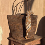 Sac seau en raphia marron fait main, BIG SINY tabac I The Clow Company