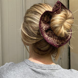 chignon avec le maxi chouchou en raphia chiné naturel et bordeaux, BIBY