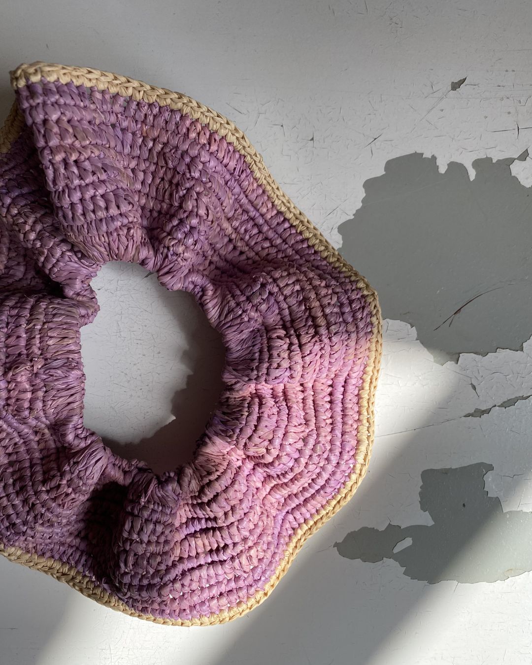 nuances de couleurs du chouchou en raphia Biby violette