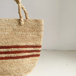 zoom sur le petit sac cabas à rayures en raphia, RAYA terracotta