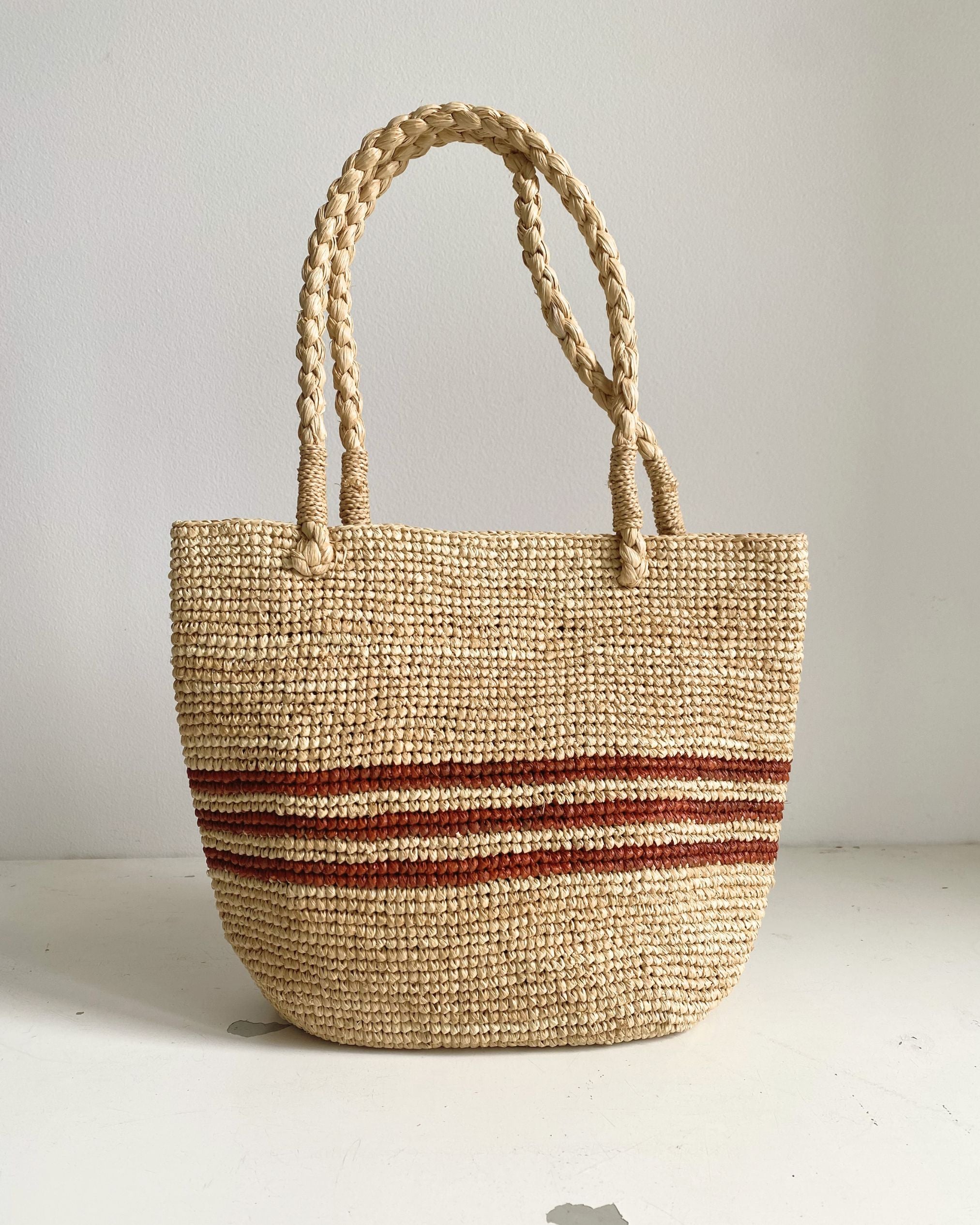 petit sac cabas à rayures en crochet de raphia fait main, RAYA rouge terracotta