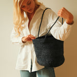 sac seau noir en crochet de raphia fait main, BIG SINY I The Clow Company