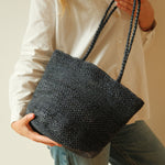 sac seau en crochet de raphia fait main, BIG SINY noir I The Clow Company