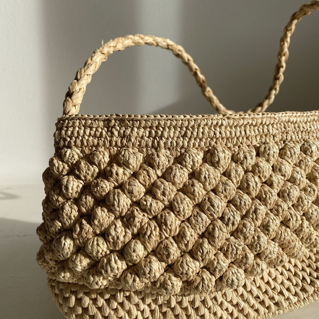 BAO naturel, petit sac en crochet de raphia fait main- vue de profil