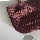 détails du sac cabas en raphia chocolat, mini olika 