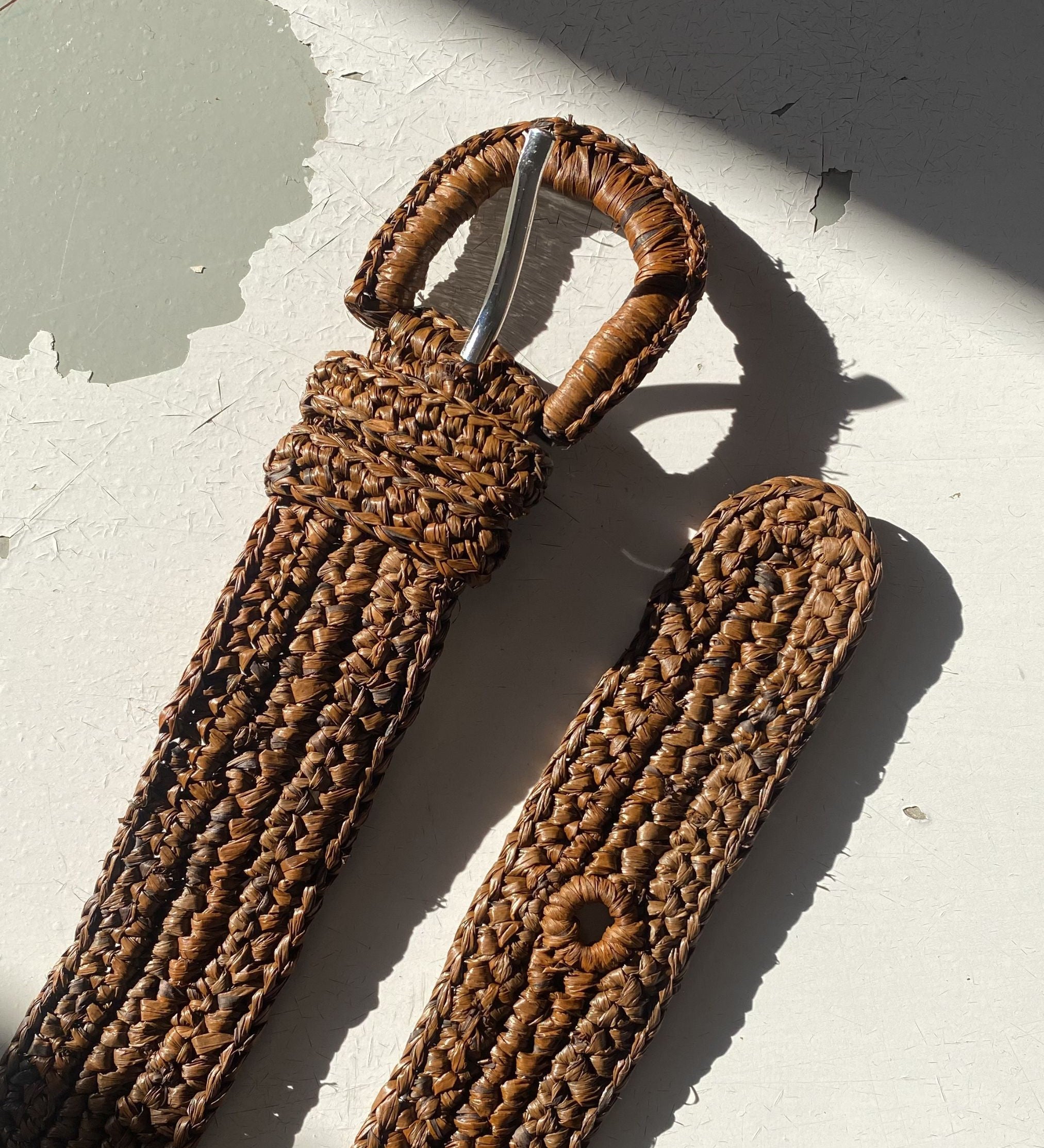 Ceinture à boucle mixte en crochet de raphia fait main, KIBA couleur marron tabac