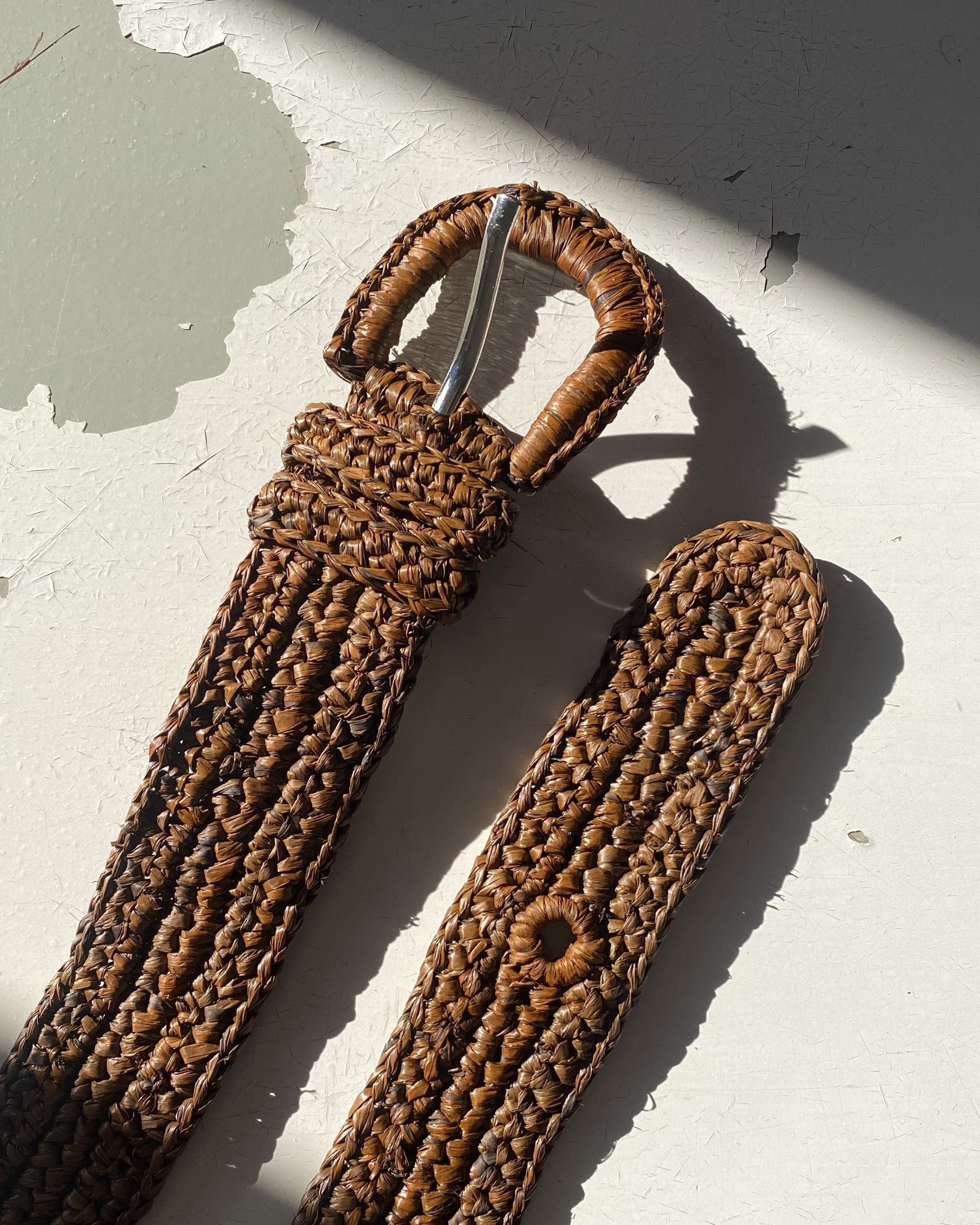 Ceinture à boucle mixte en crochet de raphia fait main, KIBA couleur marron tabac