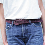 zoom sur la ceinture à boucle en raphia chocolat
