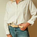 Ceinture à boucle en raphia naturel porté sur un jean - KIBA