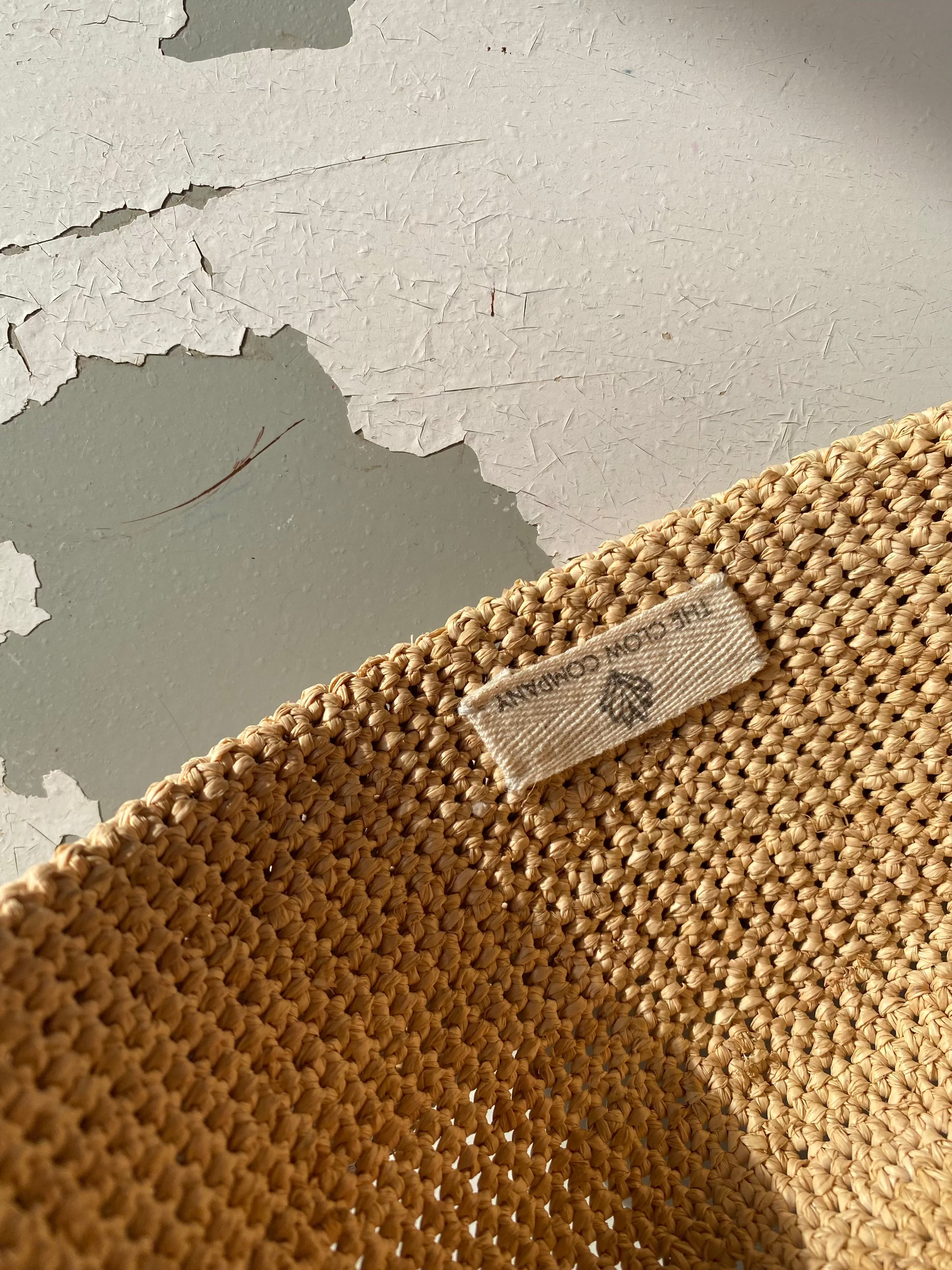 zoom sur le crochet de raphia du chapeau marin naturel