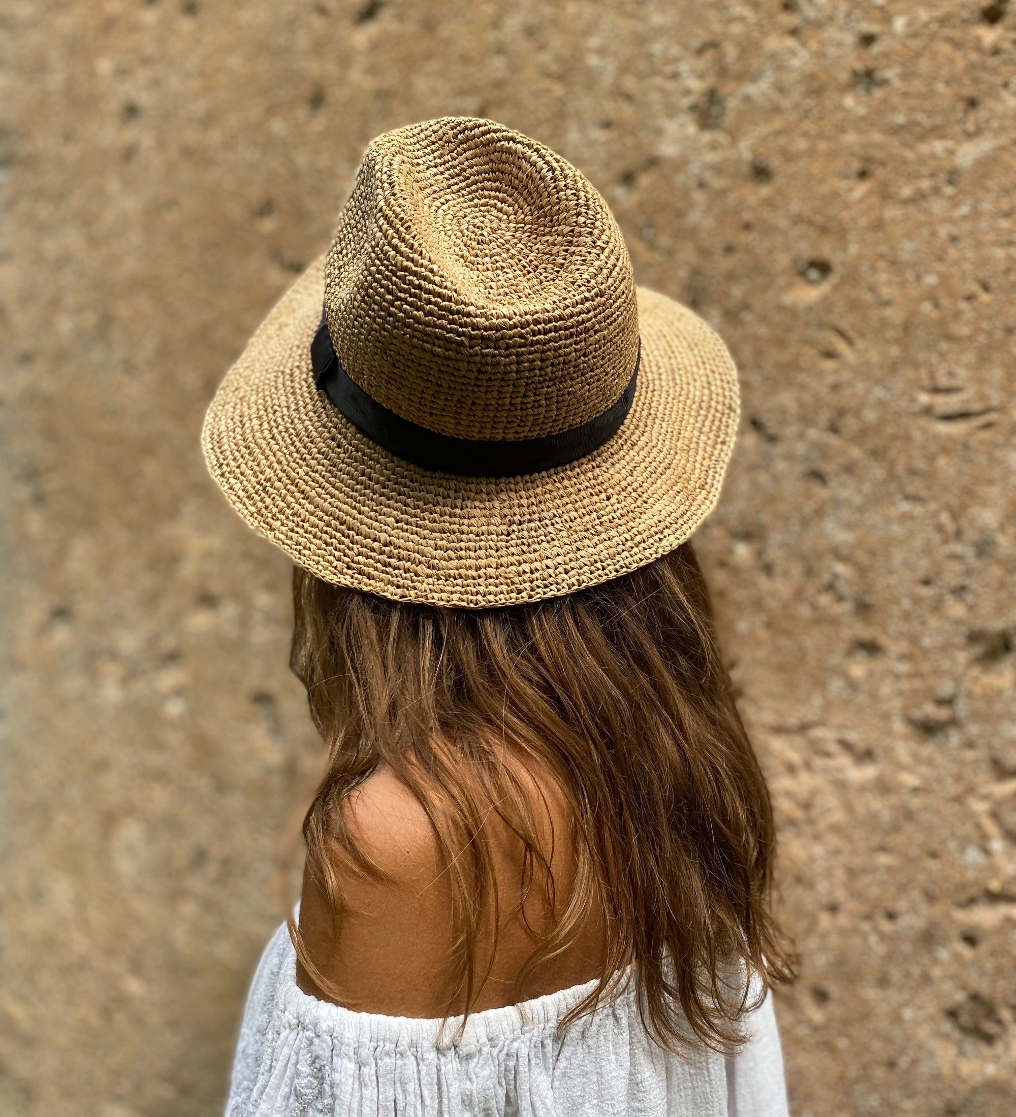 Chapeau type borsolino en raphia fait main - PANAMA thé