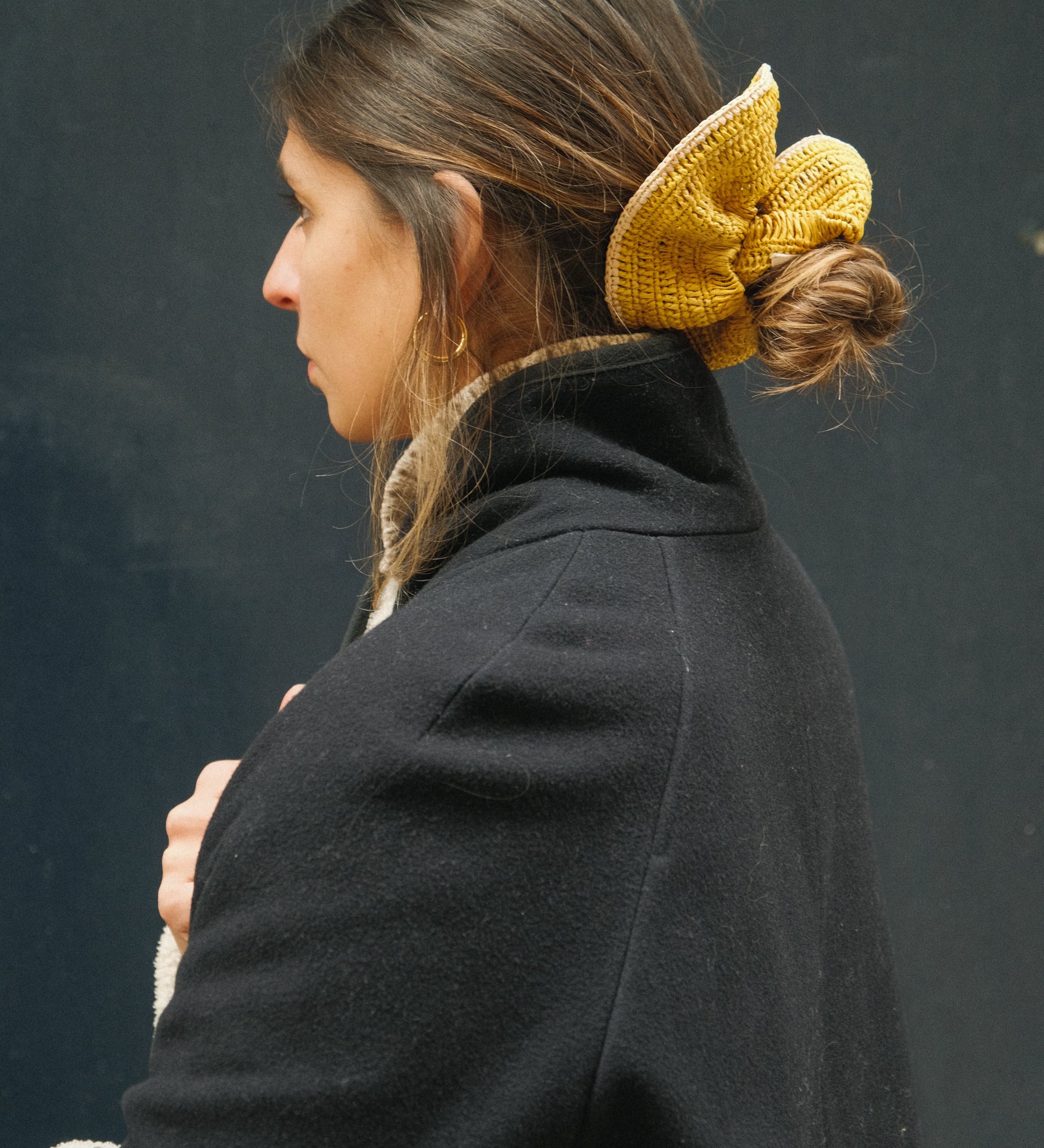 Maxi chouchou en raphia fait main - BIBY jaune I The Clow Company