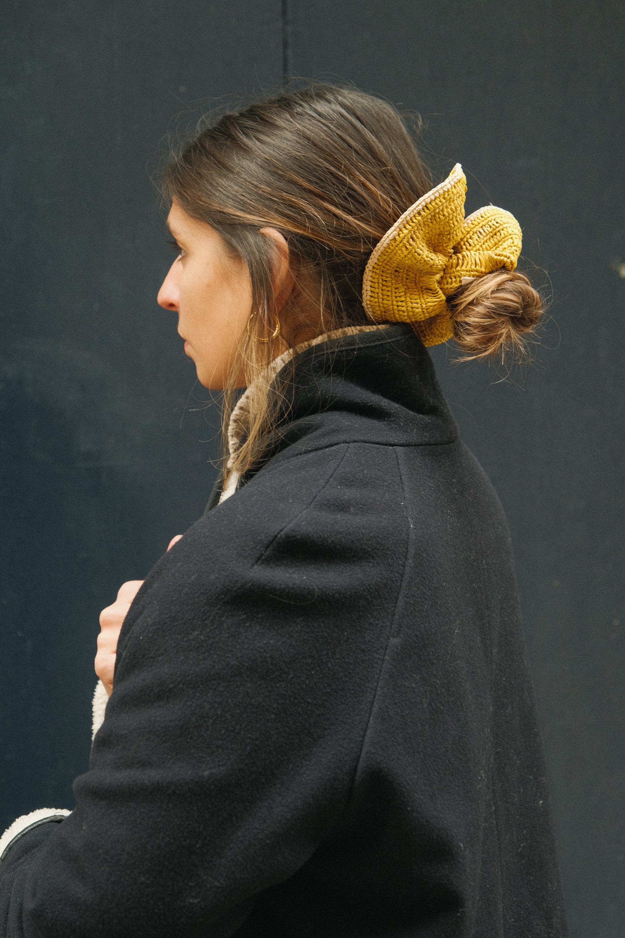 Maxi chouchou en raphia fait main - BIBY jaune I The Clow Company