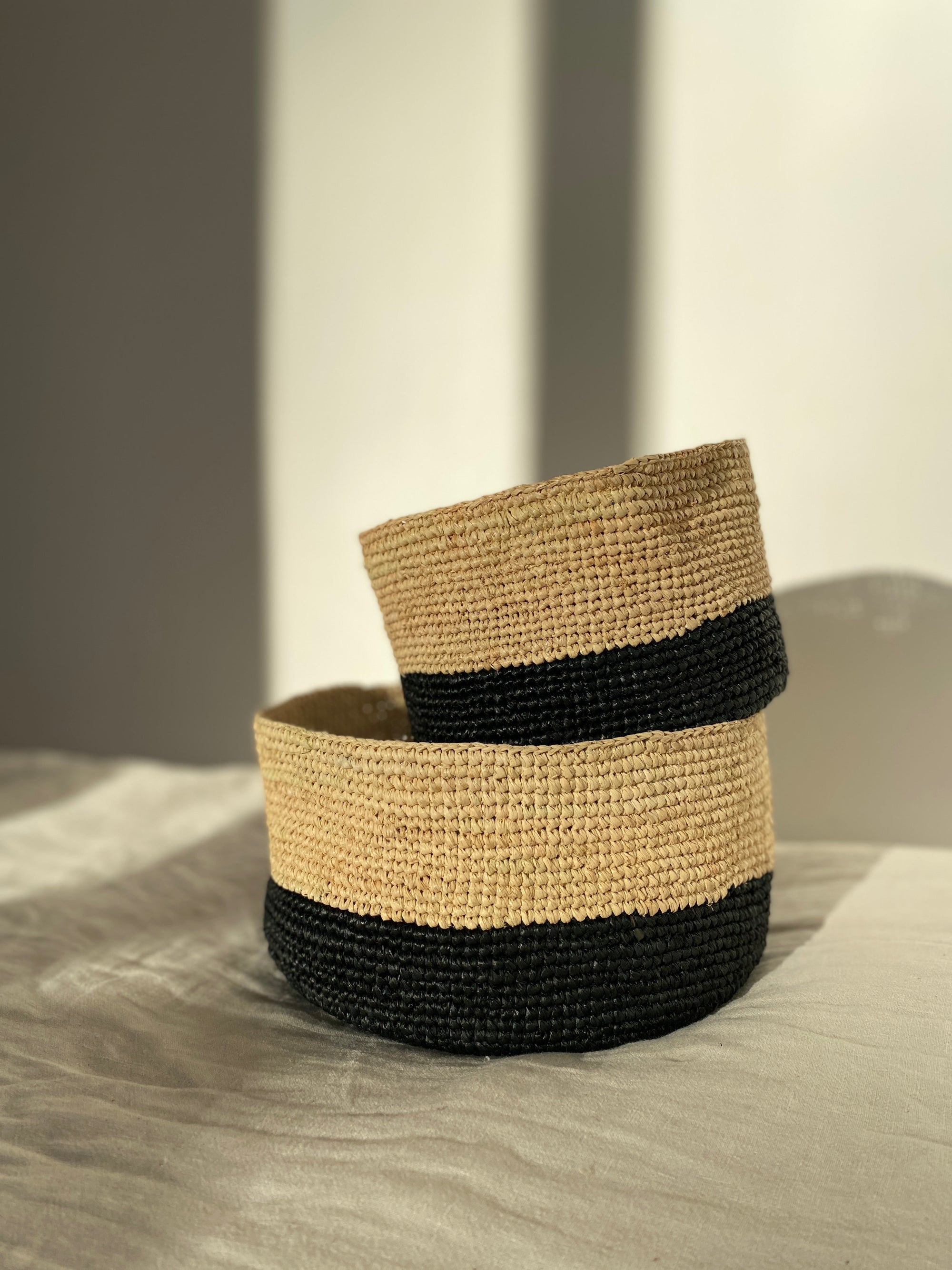 Duo de corbeilles en raphia fait main - DUO TANA noir