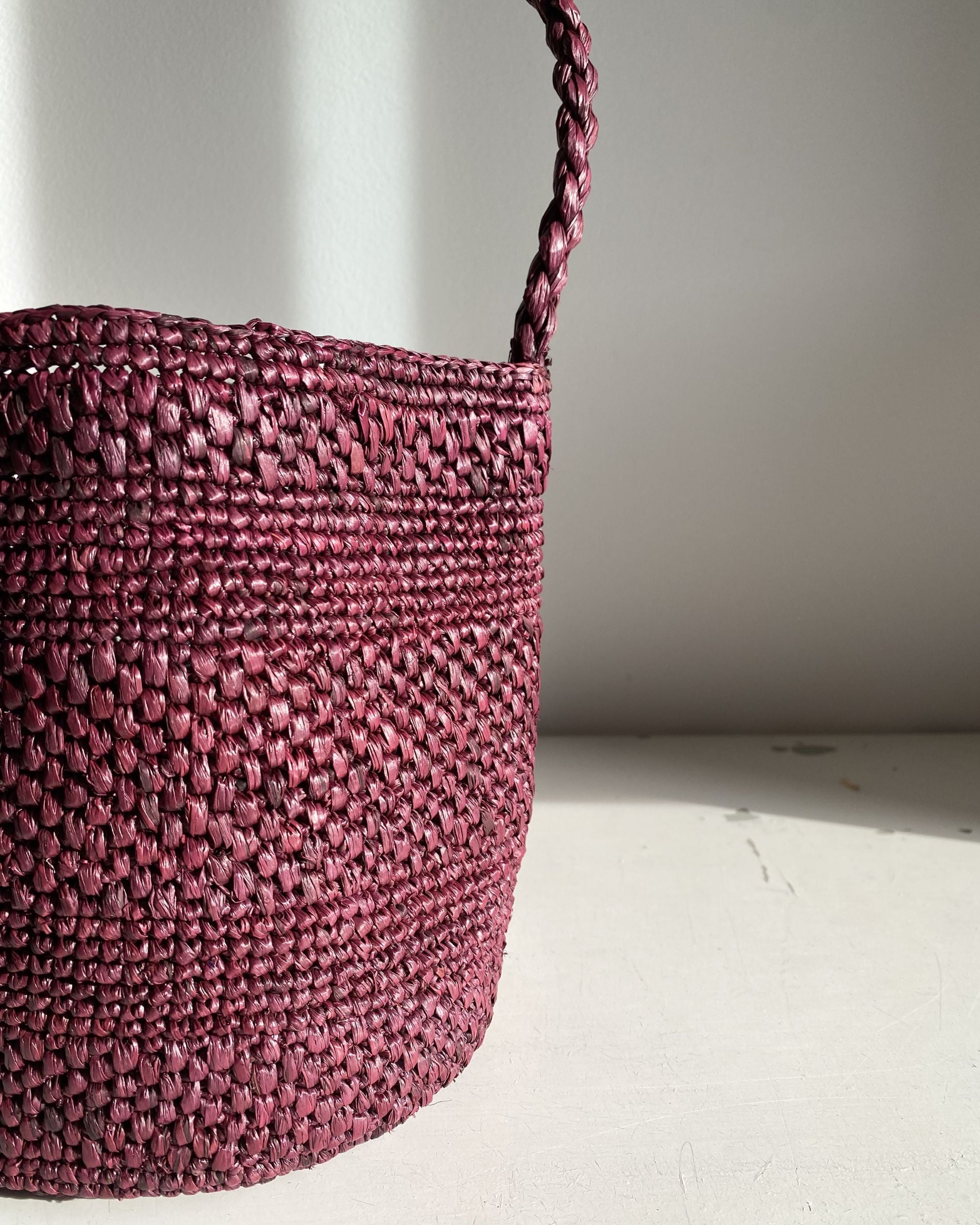 Détail du raphia crochet coloris bordeaux