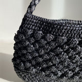 Détail du crochet en raphia noir avec boules en relief, BAO 