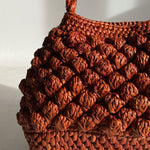 Détail du raphia crochet à boules coloris rouille