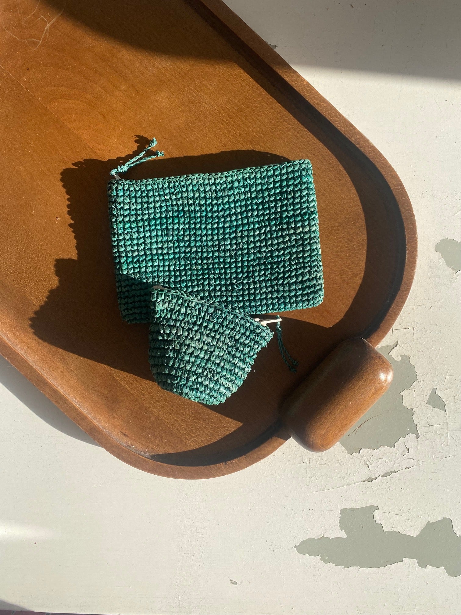 duo de petite maroquinerie en raphia vert