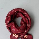 grand foulard en coton bordeaux imprimé au block print