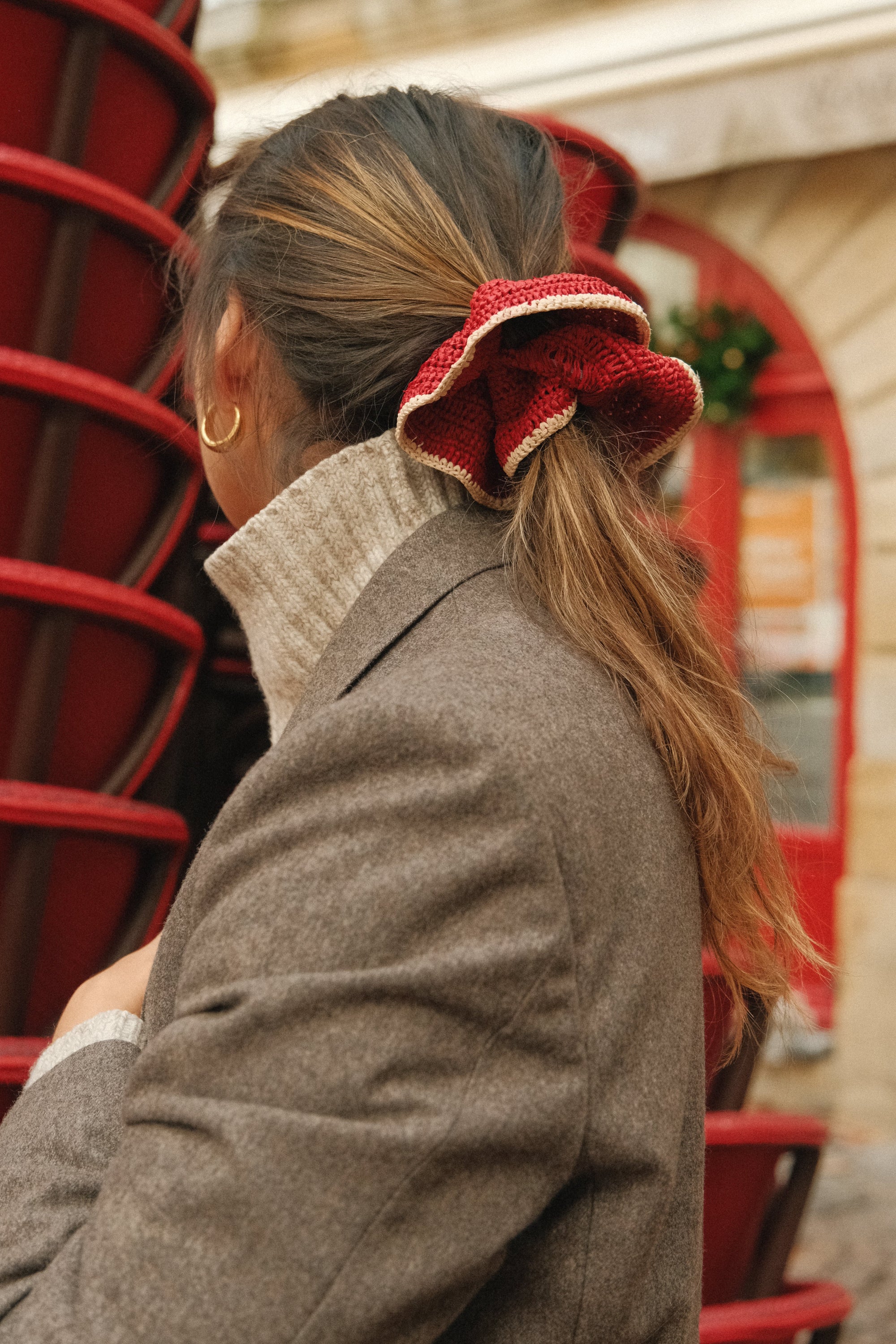 Chouchou en crochet de raphia rouge fait main - BIBY I The Clow Company