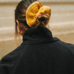 Grand chouchou en raphia fait main - BIBY jaune I The Clow Company