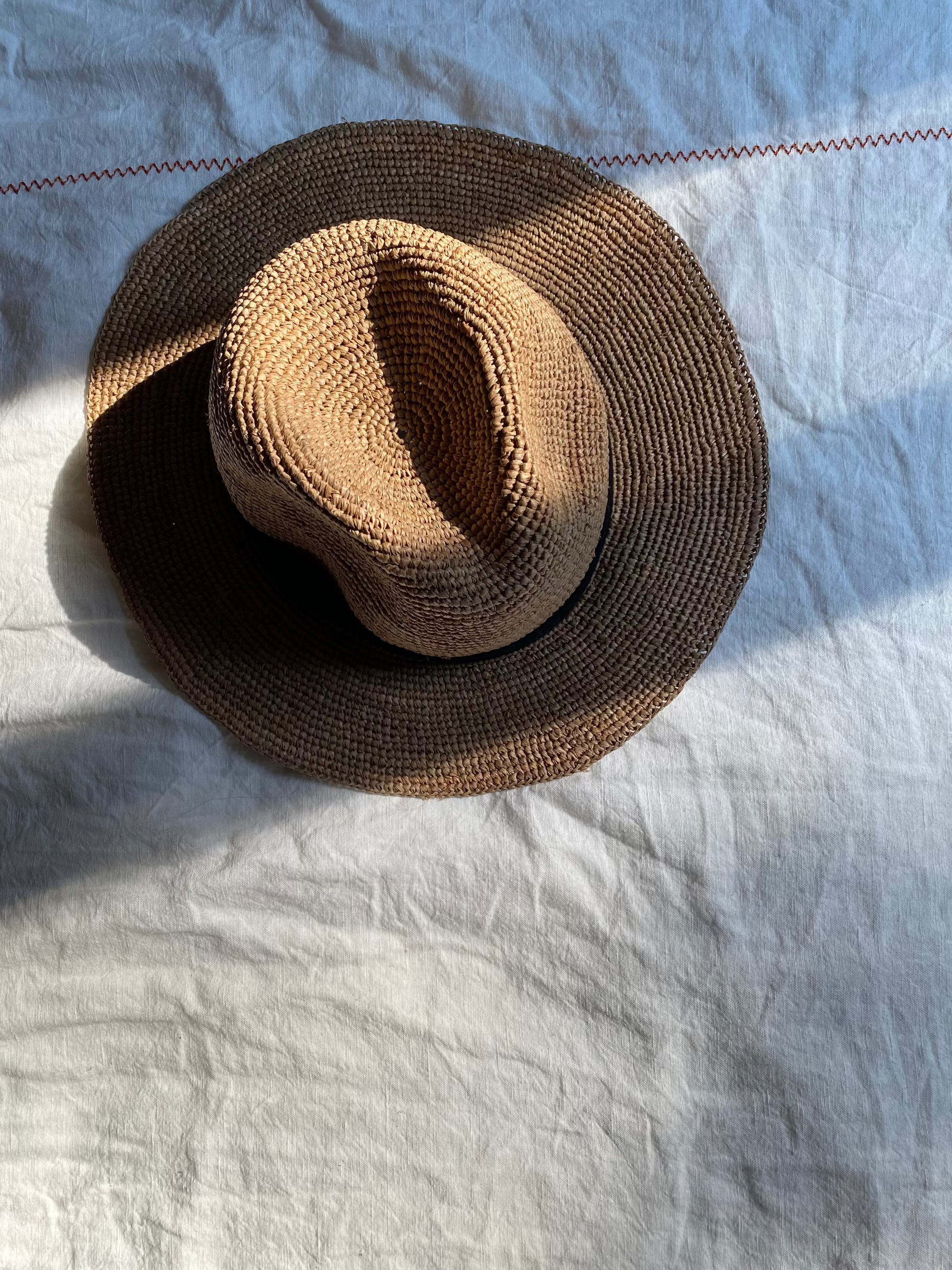 Chapeau borsolino en raphia fait main, PANAMA thé