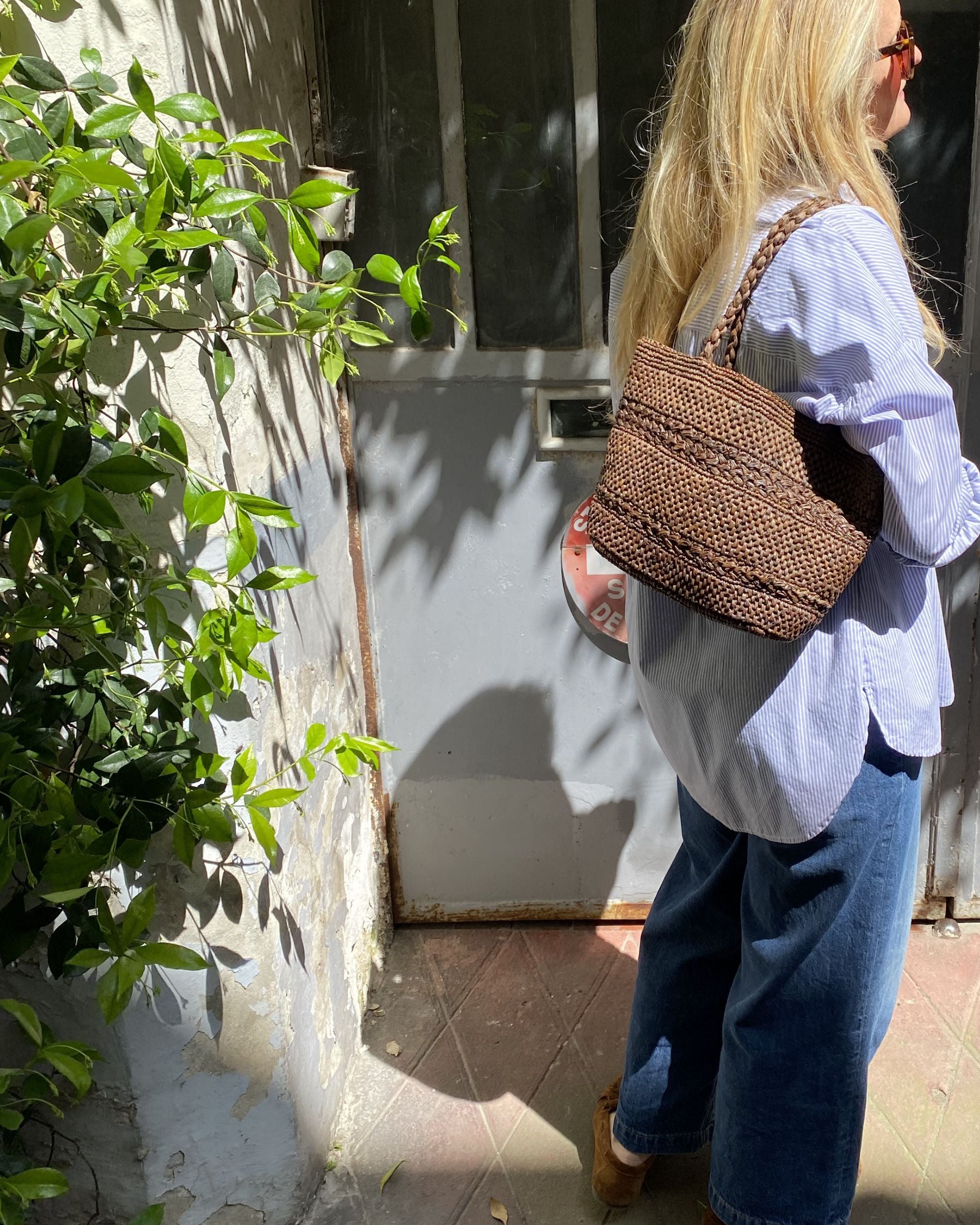 cabas en raphia de taille moyenne marron, mini olika tabac