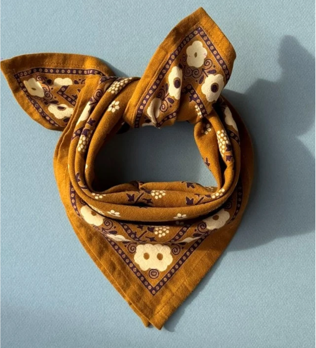 petit foulard en coton imprimé à la main aux motifs fleuris - couleur bronze