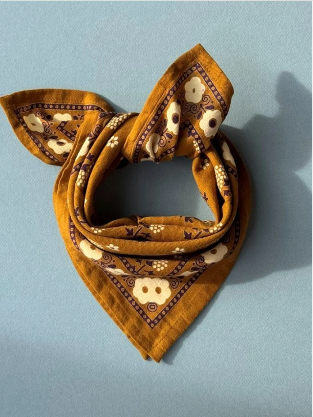 petit foulard en coton imprimé à la main aux motifs fleuris - couleur bronze