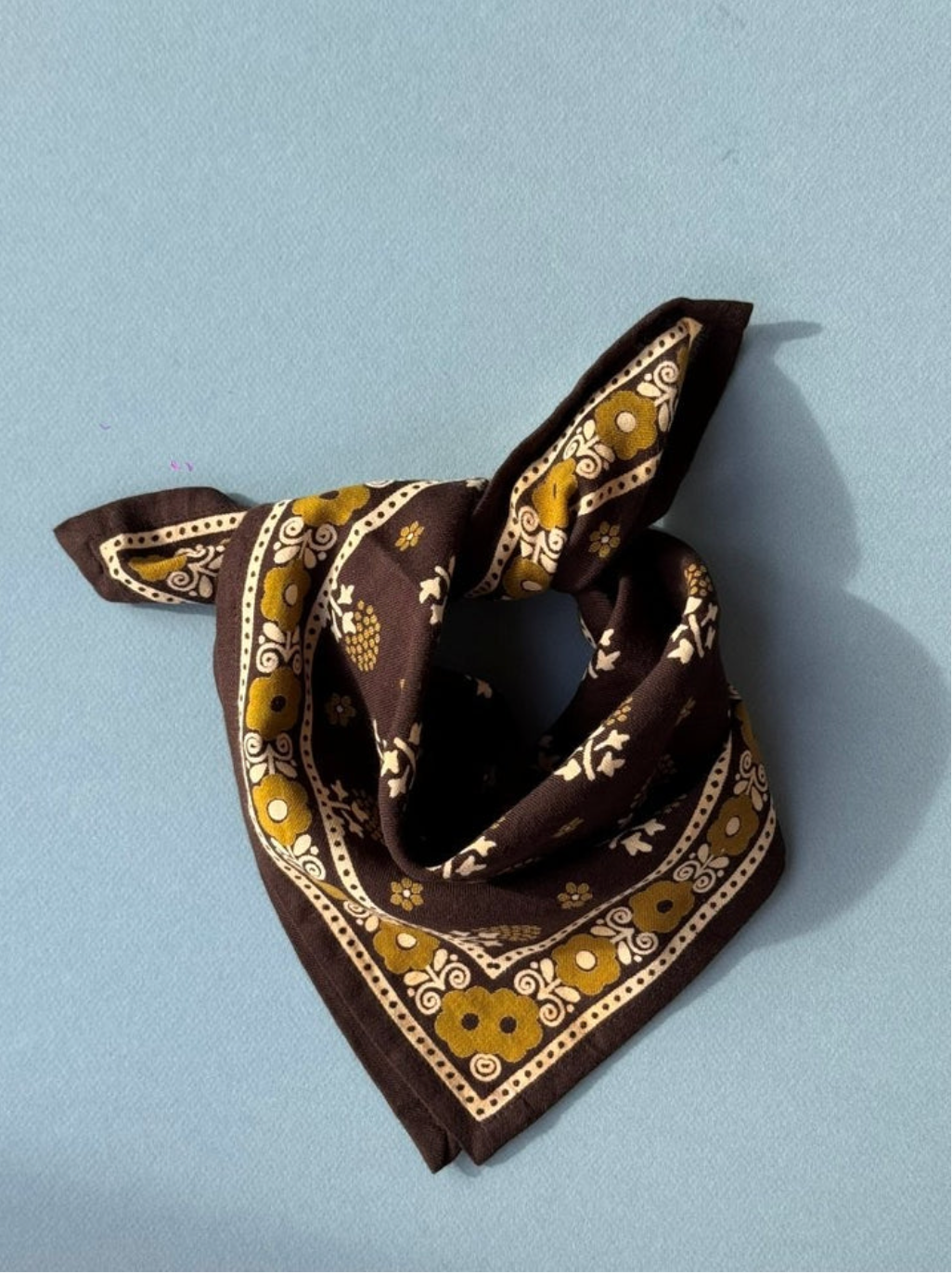 petit foulard en coton imprimé fleurs chocolat