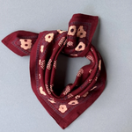 petit foulard en coton imprimé fleuris de couleur bordeaux