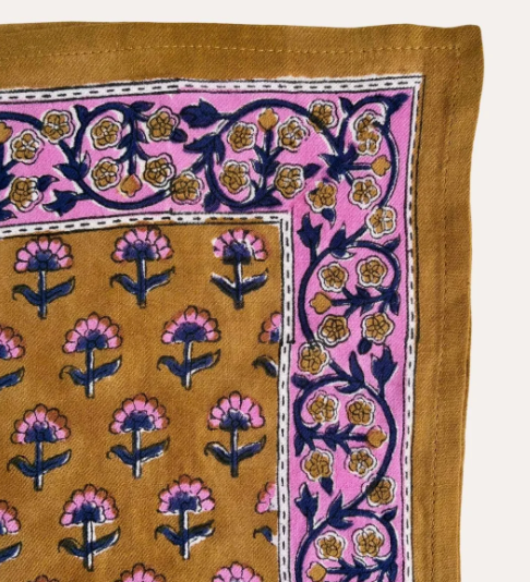 zoom sur le petit foulard en coton imprimé SÉLÉNÉ caramel