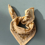 petit foulard en coton imprimé écru et kaki