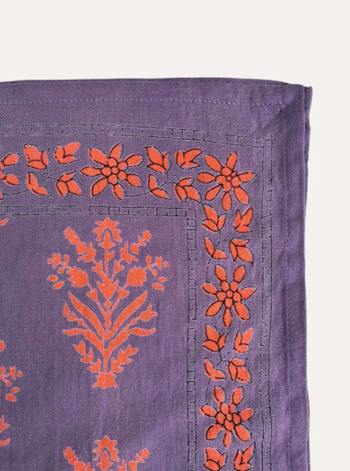 zoom sur le motif du petit foulard en coton imprimé GALATIE flame