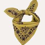 détails du petit foulard en coton imprimé vert olive GALATIE
