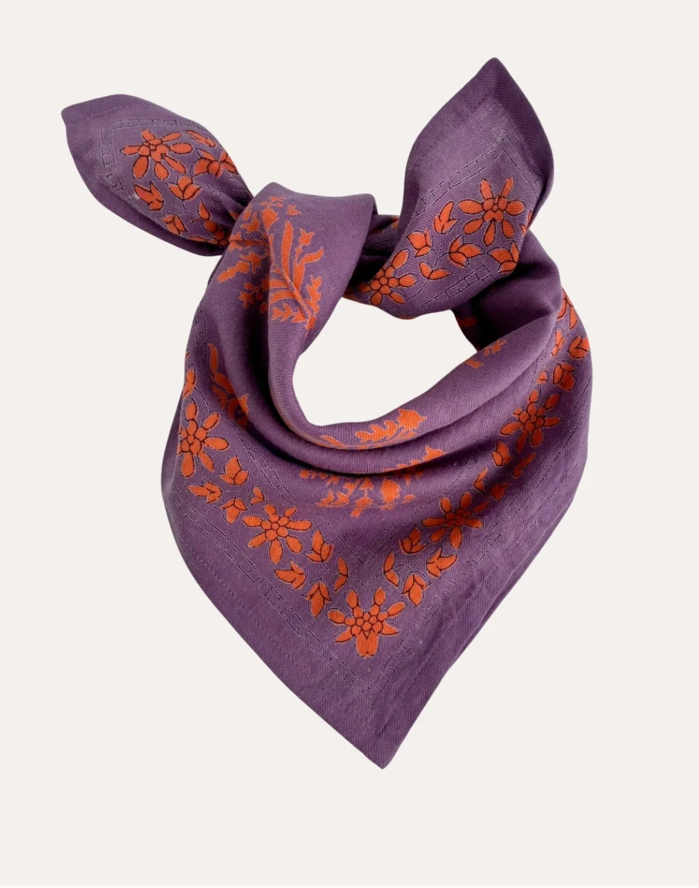 détails du petit foulard en coton imprimé violet et orange 