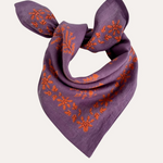 détails du petit foulard en coton imprimé violet et orange 