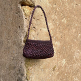 Petit sac baguette en crochet de raphia chocolat, vue de face