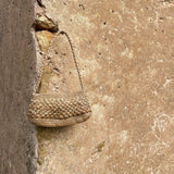 petit sac baguette en crochet boule de raphia fait main, vue de face