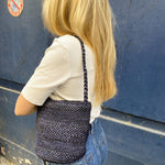 petit sac seau en raphia bleu marine fait main, SINY