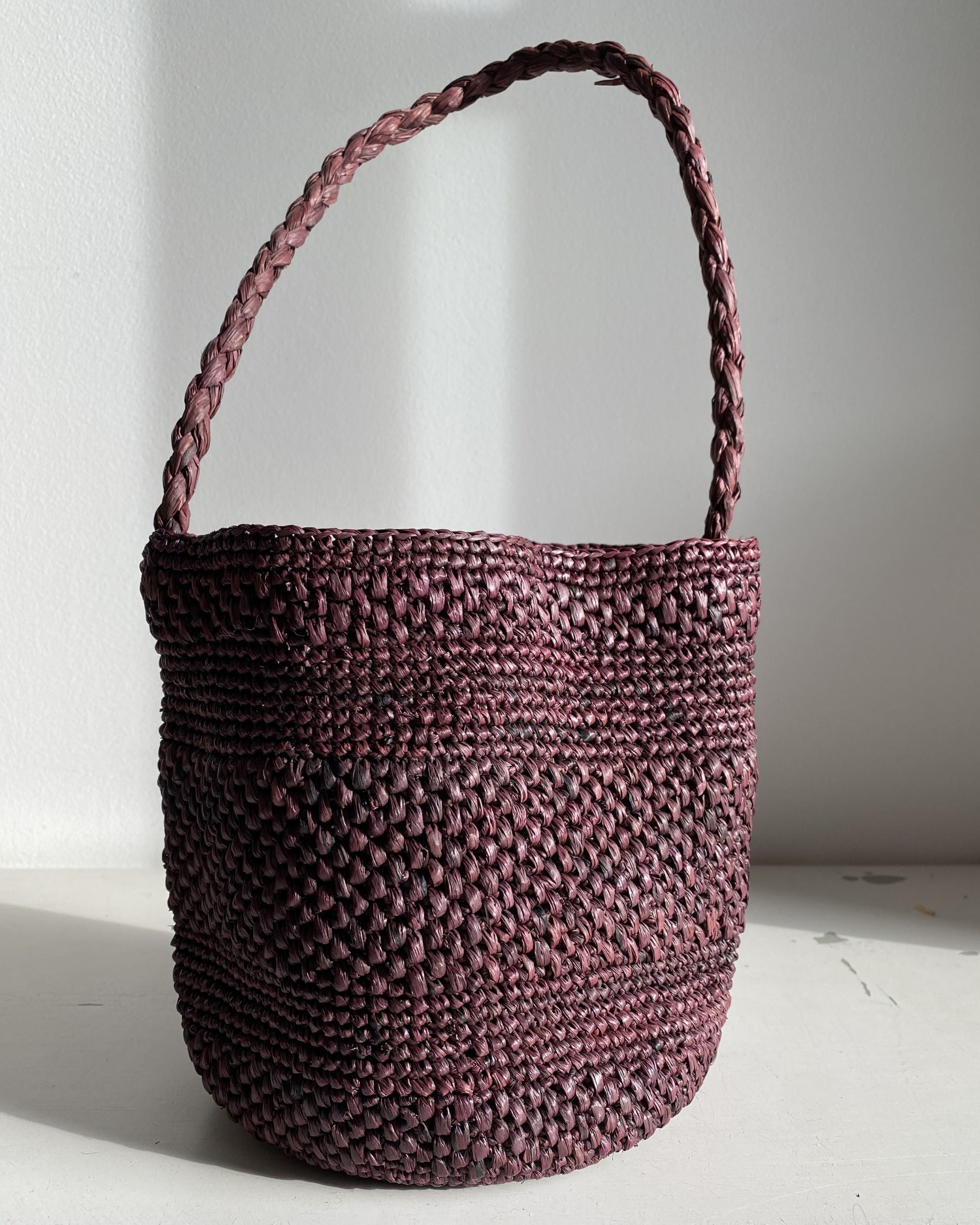 petit-sac-seau-raphia-crochet-chocolat-face