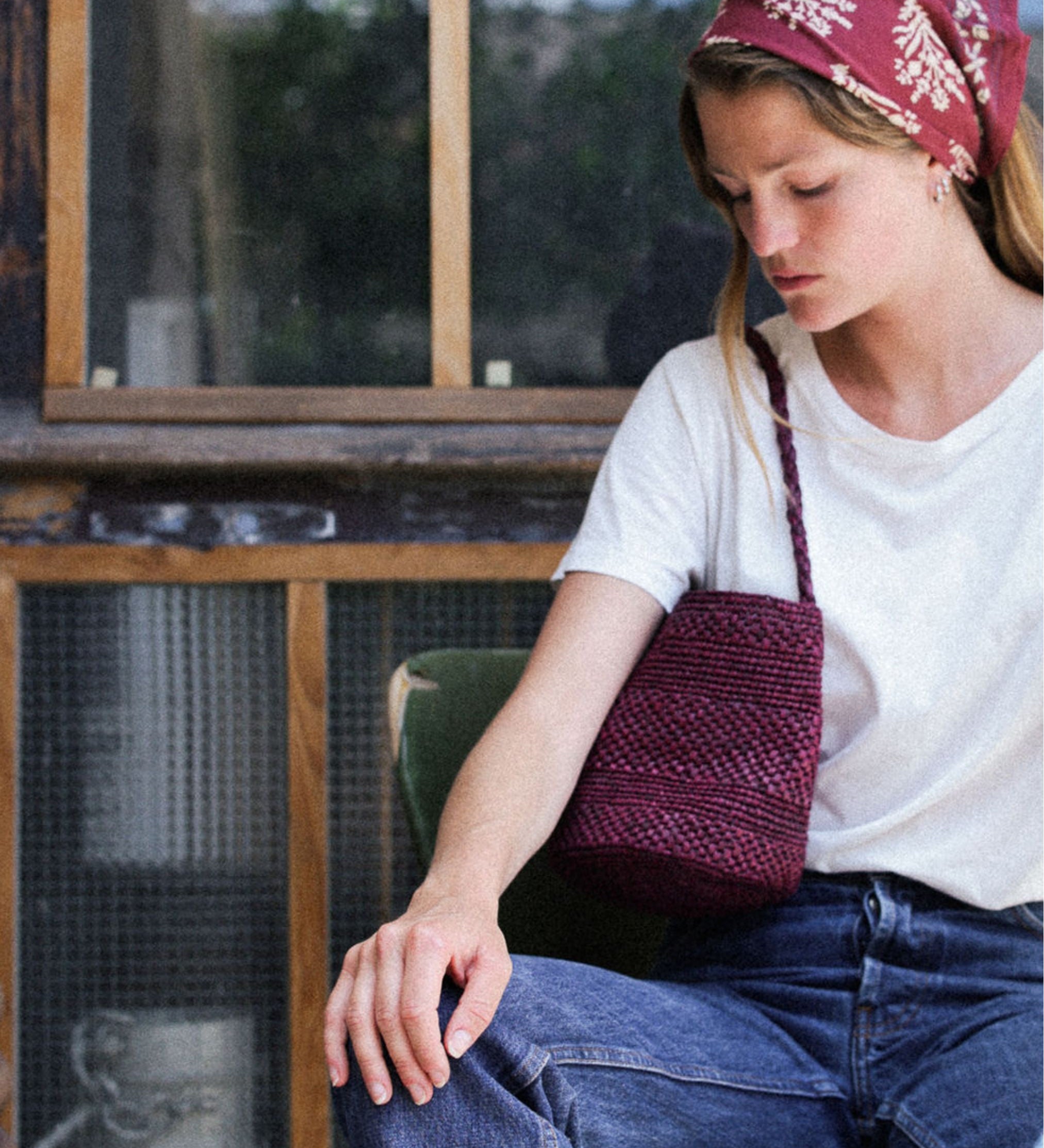 petit sac seau bordeaux en crochet de raphia