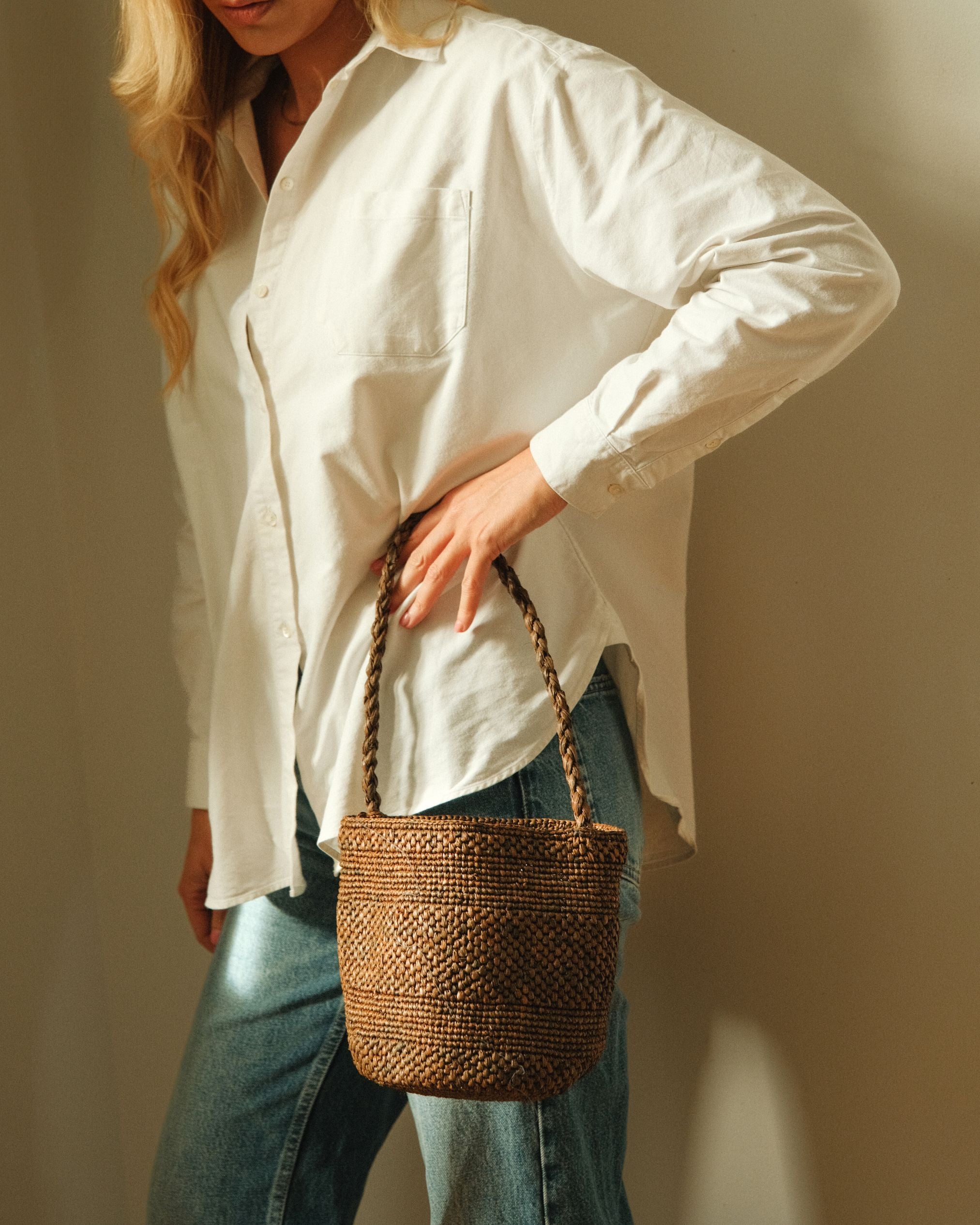 sac seau en raphia marron 