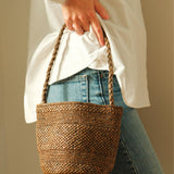 petit sac seau marron en raphia fait main 