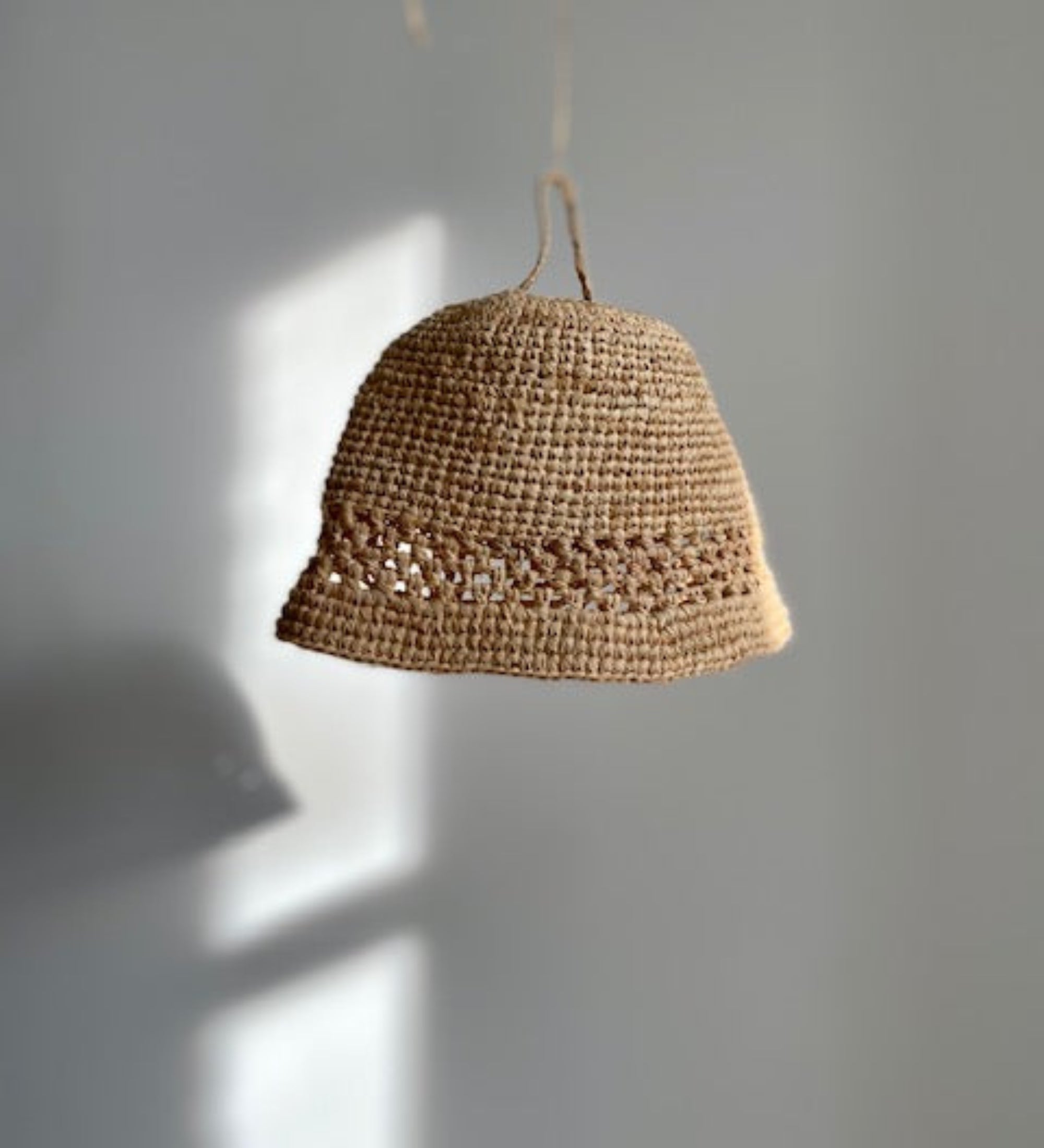 Petite suspension en raphia fait main, MINI JIRO naturel