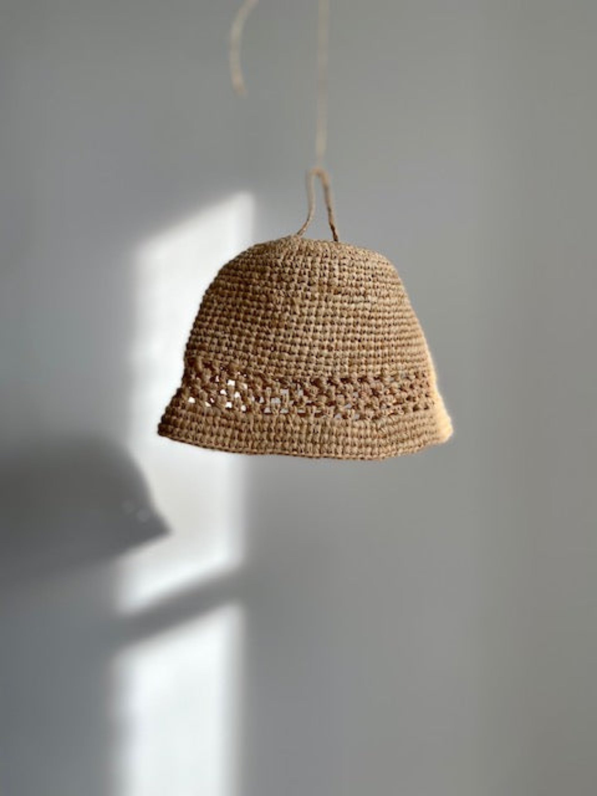 Petite suspension en raphia fait main, MINI JIRO naturel