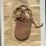 pochette à bandoulière ajustable pour téléphone en raphia beige
