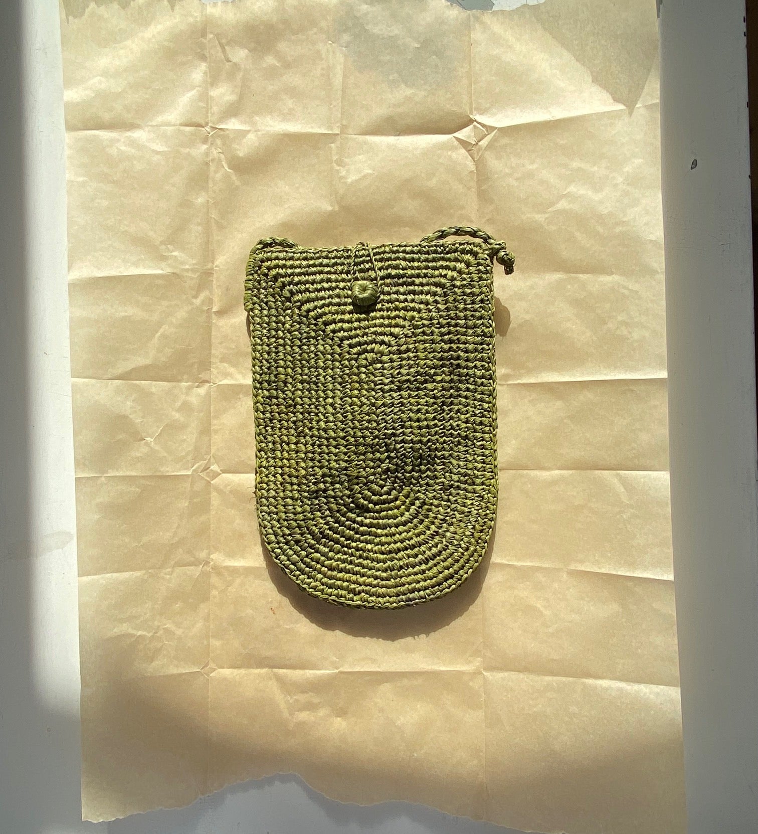 pochette à bandoulière ajustable pour téléphone en raphia vert pistache