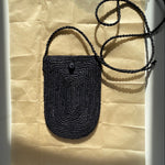 pochette noire à bandoulière ajustable pour téléphone en raphia 